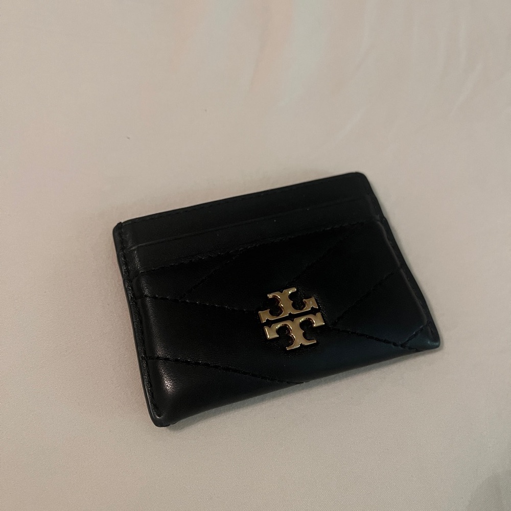 ❗️SOLD❗️Tory Burch Kira Diamond Quilt with Gold Emblem Card Case